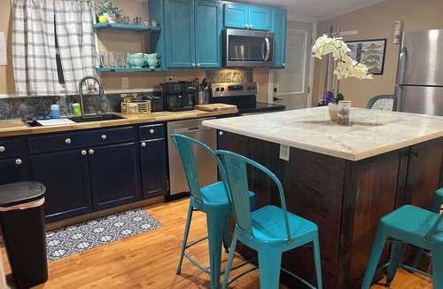 Smithville Cottage | Charming 2-bedroom cottage with WiFi, AC in welcoming Smithville