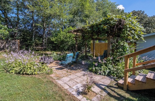 Smithville Cottage | Charming 2-bedroom cottage with WiFi, AC in welcoming Smithville