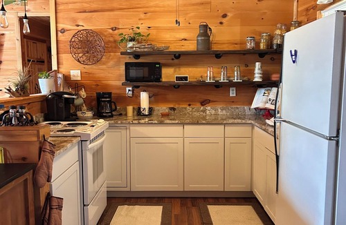 Somerville Cabin | Charming 2-bedroom cabin Somerville w/nice porch view & catch/release fishing
