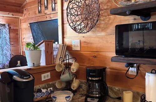 Somerville Cabin | Charming 2-bedroom cabin Somerville w/nice porch view & catch/release fishing