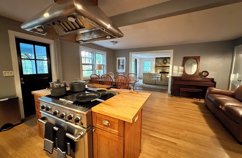 Marble Dale Cottage | Charming 2-bedroom country cottage bordering on land trust in Washington, CT