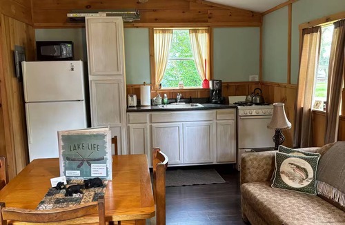 Mooers Forks Cabin | Charming 2-bedroom cabin with AC in West Chazy