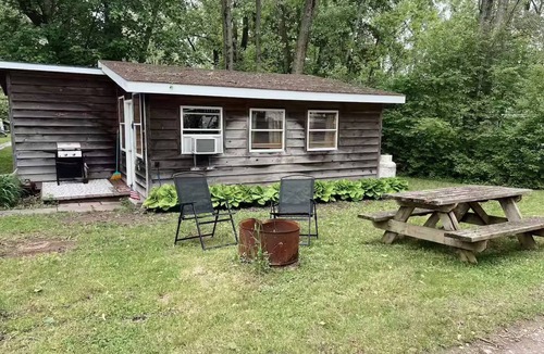 Mooers Forks Cabin | Charming 2-bedroom cabin with AC in West Chazy