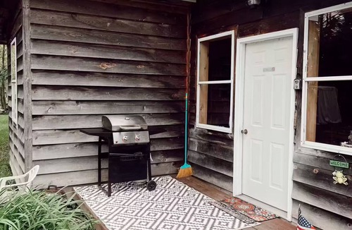 Mooers Forks Cabin | Charming 2-bedroom cabin with AC in West Chazy