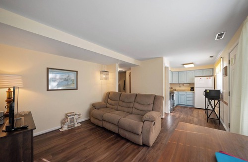 Great Mills House | Charming 2-bedroom Cap Cod style cottage