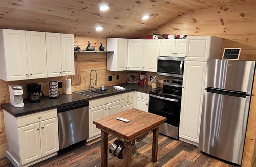 Camp Dix Cabin | Charming 2 Bedroom Cabin in Vanceburg + RV Hookup Available