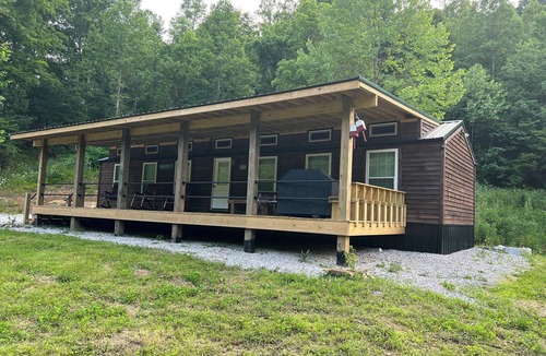 Camp Dix Cabin | Charming 2 Bedroom Cabin in Vanceburg + RV Hookup Available