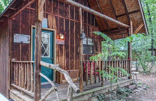 Bruno Cabin | Charming 2-bedroom cabin just 3 miles from the Buffalo River- Redcloud Cabin