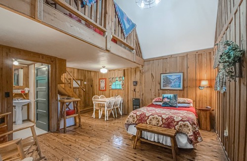Bruno Cabin | Charming 2-bedroom cabin just 3 miles from the Buffalo River- Redcloud Cabin