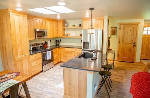 North Sultan Cabin | Charming 2-bedroom cabin on the Sultan River