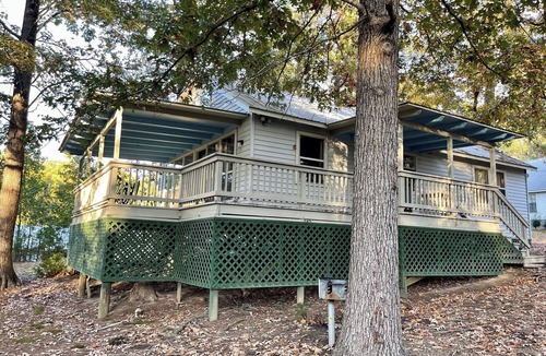 Zwolle Cabin | Charming 2-Bedroom Cabin with Full Kitchen, Vaulted Ceiling & Lake Views