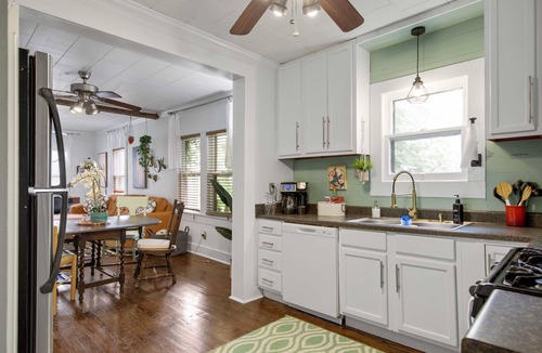 Freetown - Port Rico Cottage | Charming 2-bedroom cottage in lovely Freetown, walk to Downtown