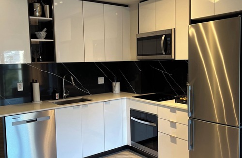Fashion District Condo | Charming 2-bedroom condo with WiFi, AC in nice Toronto
