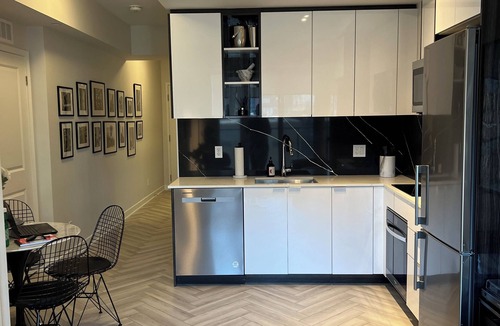 Fashion District Condo | Charming 2-bedroom condo with WiFi, AC in nice Toronto