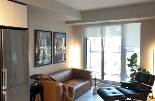 Fashion District Condo | Charming 2-bedroom condo with WiFi, AC in nice Toronto