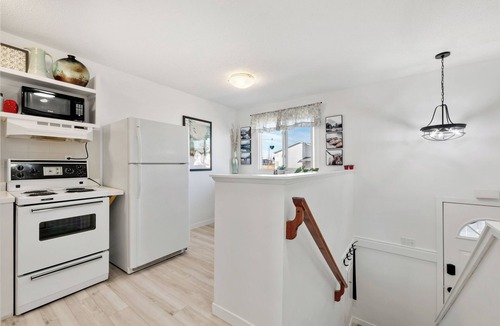 Northwest Calgary Condo | Charming 2-bedroom condo central NW