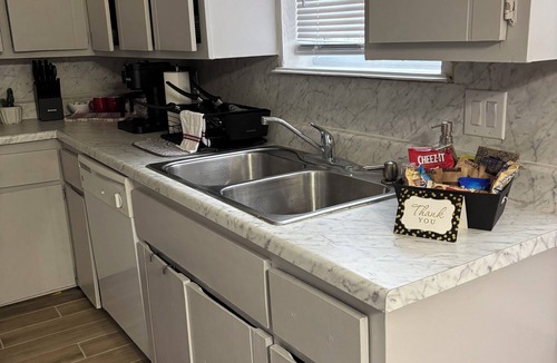 Norman Condo | Charming 2-bedroom condo in pleasant Norman with WiFi, AC, and private parking