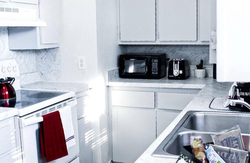 Norman Condo | Charming 2-bedroom condo in pleasant Norman with WiFi, AC, and private parking