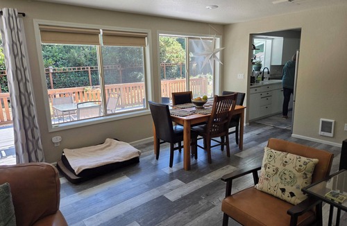 Florence Cottage | Charming 2-bedroom cottage near Heceta Beach