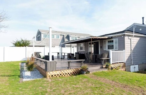 Seabrook House | Charming 2-bedroom cottage at fabulous Seabrook Beach with breathtaking sunsets!