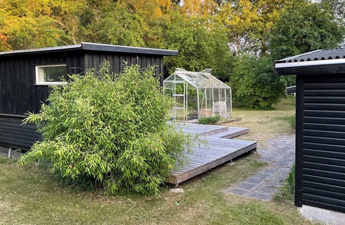 Kulhuse Cottage | Charming 2-bedroom cottage in Kulhuse, with a wonderful garden, close the beach