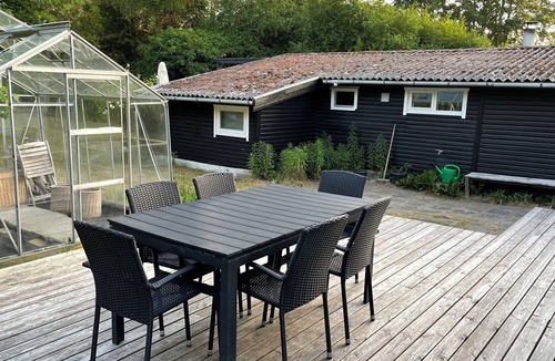 Kulhuse Cottage | Charming 2-bedroom cottage in Kulhuse, with a wonderful garden, close the beach