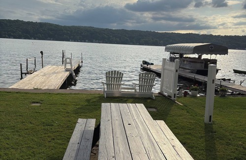 Conesus Cottage | Charming 2-bedroom cottage directly on the water with AC, WiFi on Conesus lake