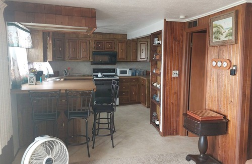 Simonton Lake Cottage | Charming 2-bedroom cottage "on Simonton Lake" in delightful Elkhart with WiFi