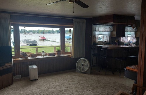 Simonton Lake Cottage | Charming 2-bedroom cottage "on Simonton Lake" in delightful Elkhart with WiFi