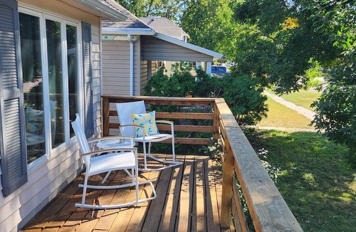 Kearney Cottage | Charming 2-bedroom cottage in Kearney with WiFi and AC
