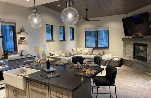 Ponderosa Palisades Cottage | Charming 2-bedroom cottage up against the forest in Schaffer's Mill