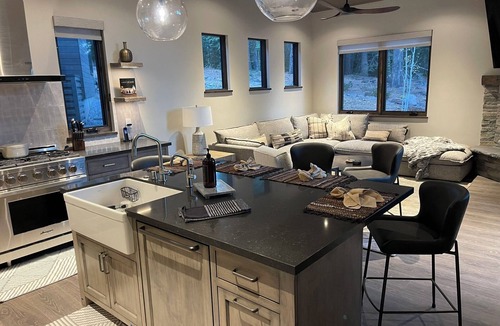 Ponderosa Palisades Cottage | Charming 2-bedroom cottage up against the forest in Schaffer's Mill