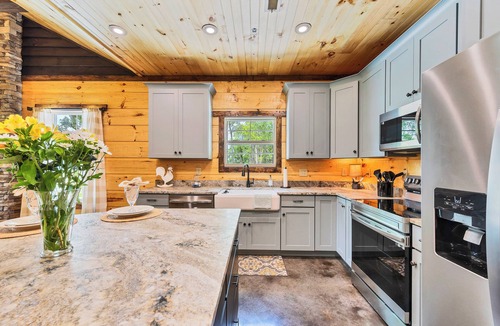 Walland Cottage | Charming 2-bedroom cottage with Hot tub, Fire Pit, WiFi, AC in Walland