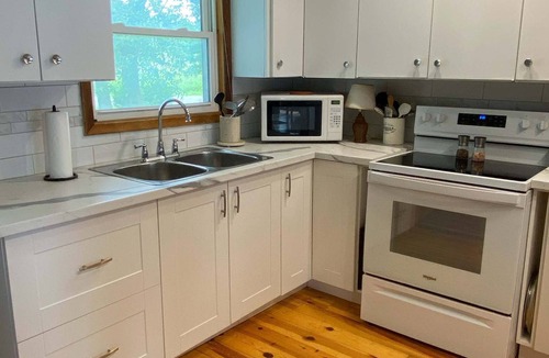 Wolfe Island Cottage | Charming 2-bedroom cottage on Wolfe Island with spectacular view of Kingston!