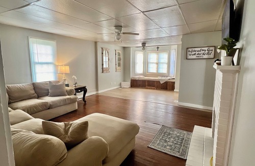 Fulton Cottage | Charming 2-bedroom cottage in fabulous Fulton with AC, WiFi, sleeps 6