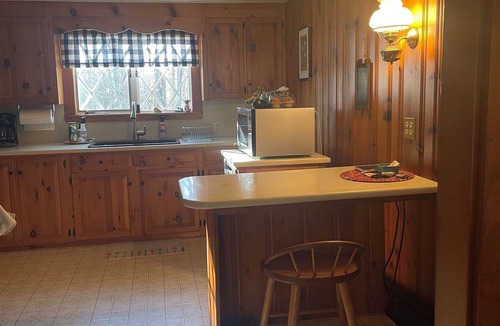 Putnam Cottage | Charming 2-bedroom cottage on 7 acres of woods in Putnam with AC, WiFi