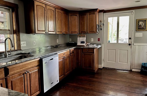 Boyce Cottage | Charming 2-bedroom cottage with WiFi, AC in delightful Boyce