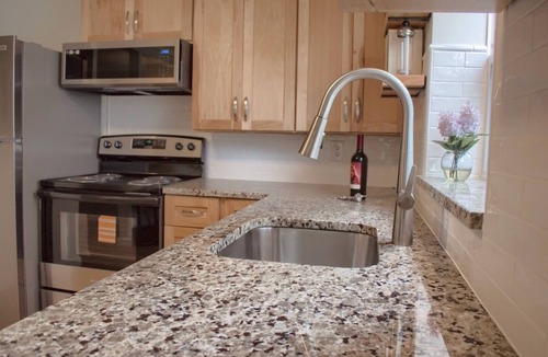 Ranshaw Cottage | Charming 2-bedroom creek-side cottage with covered parking!