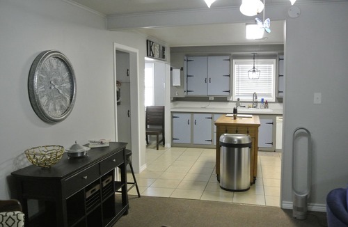 Vernon House | Charming 2-bedroom Craftsman in Vernon with AC, Wi-Fi and large back porch.