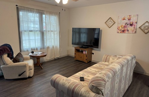 Mansfield House | Charming 2-bedroom duplex with WiFi, AC in marvelous Mansfield