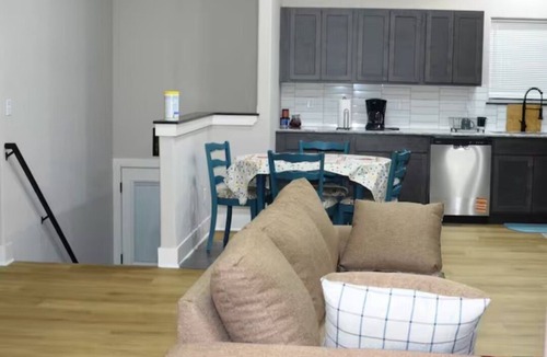 Bel Aire House | Charming 2-bedroom duplex with AC in Bel Aire