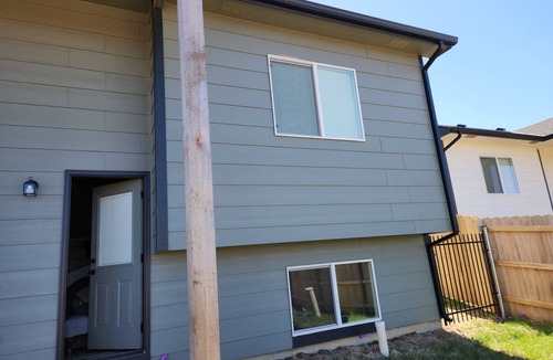 Bel Aire House | Charming 2-bedroom duplex with AC in Bel Aire