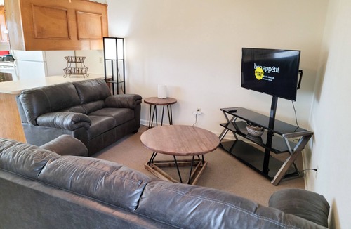 Idabel Apartment | Charming 2 Bedroom Duplex Cottage with All Amenities