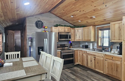 Lutts Other | Charming 2-Bedroom Farmhouse with AC in Collinwood