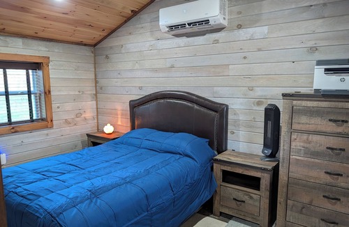 Lutts Other | Charming 2-Bedroom Farmhouse with AC in Collinwood