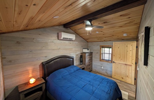 Lutts Other | Charming 2-Bedroom Farmhouse with AC in Collinwood