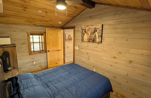 Lutts Other | Charming 2-Bedroom Farmhouse with AC in Collinwood