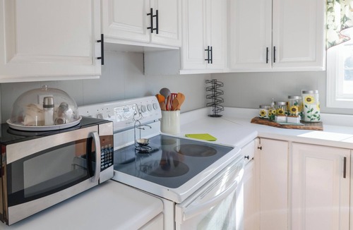 Lemon Springs Other | Charming 2-bedroom farmhouse in peaceful Cameron farm with WiFi.