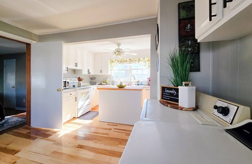 Lemon Springs Other | Charming 2-bedroom farmhouse in peaceful Cameron farm with WiFi.
