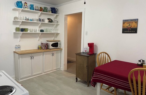 Eastabuchie Other | Charming 2-bedroom farmhouse in Sumrall with WiFi and AC